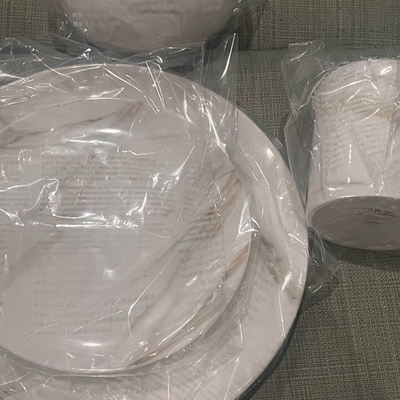 Wedgwood Vera Venato Imperial 4-Piece Place Setting - Picture 6 of 7